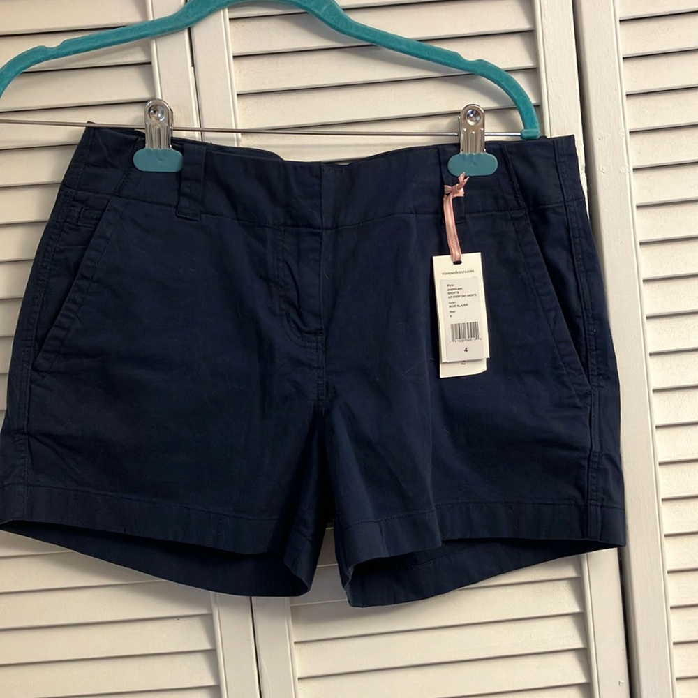 Woman's vineyard vine shorts nwot but with style tags size 4